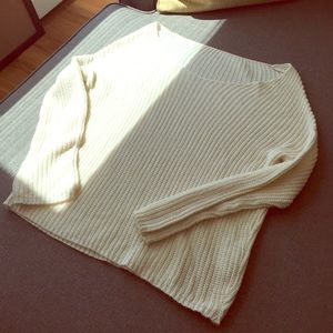 👽 NWOT - Brandy Melville cream oversized sweater