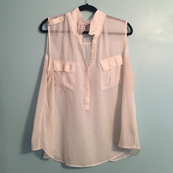 No sleeve 3 button down sheer blouse