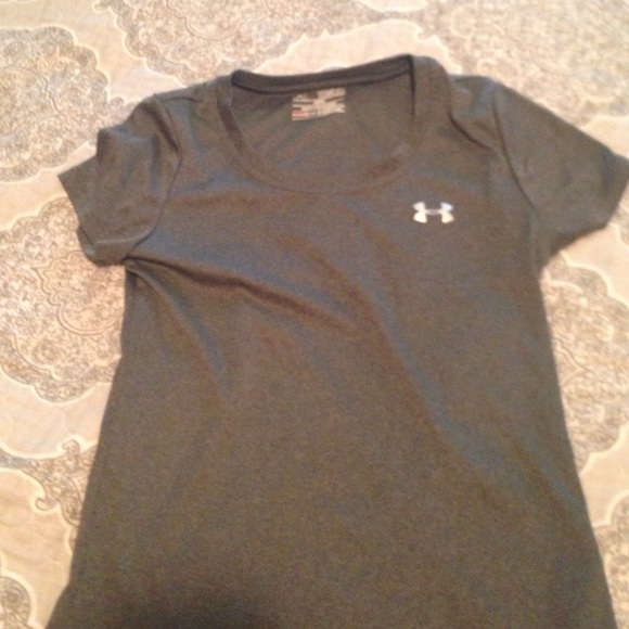 under armor tee shirt. boys m