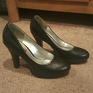 Black Pumps
