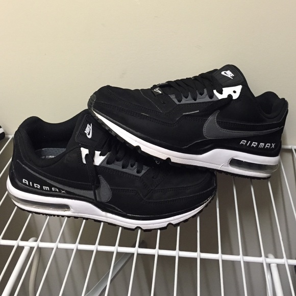 Nike Shoes - Nike air max