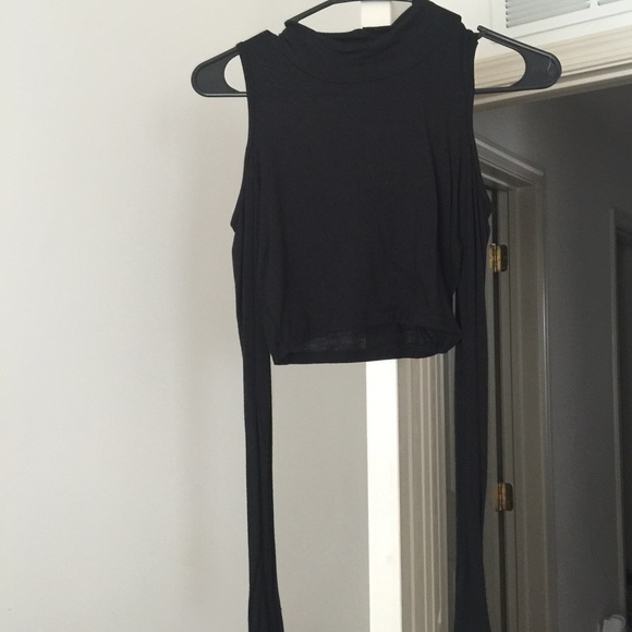 Cut out shoulder tank