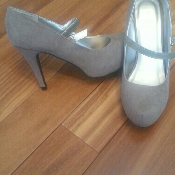 Jaclyn Smith heels - Picture 2 of 3