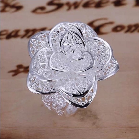 🚫SOLD🚫🌹Gorgeous .925 adjustable statement ring. - Picture 2 of 3