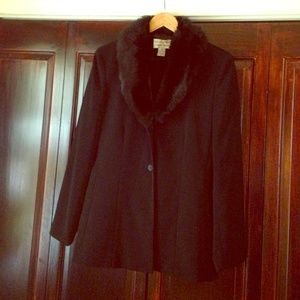 Will Price drop!! Vintage Black Suit Fur Collar