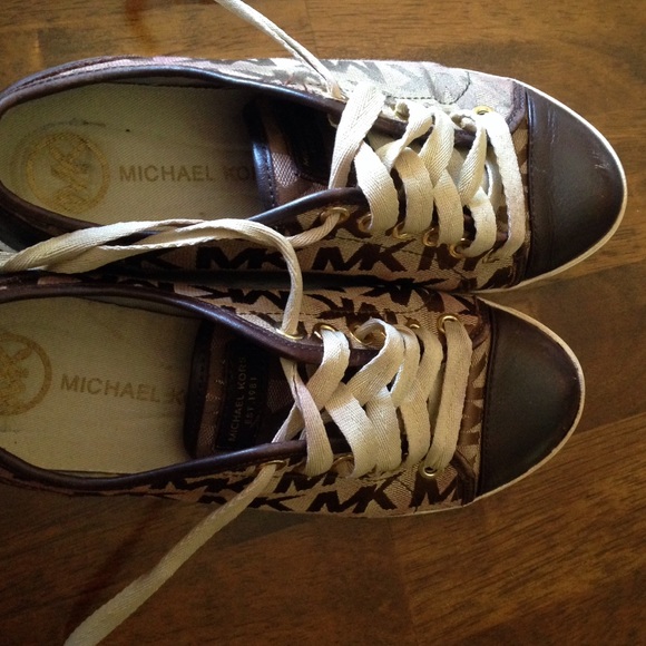 MK shoes - Picture 4 of 4