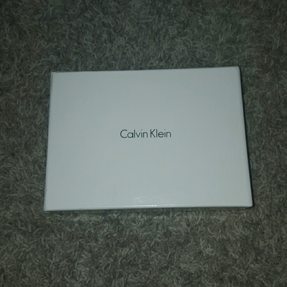 SOLD Calvin Klein wristlet - Picture 4 of 4