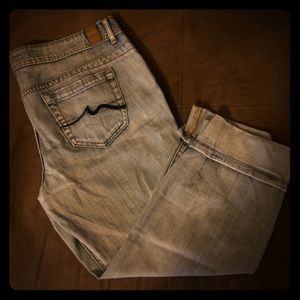 SALE💕Distressed, cuffed, super cute capris! 9/10