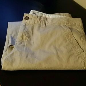 Old Navy khaki capris sz 12