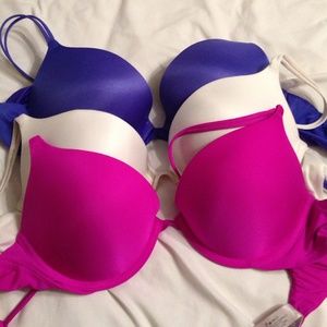 3 Victoria's Secret bras