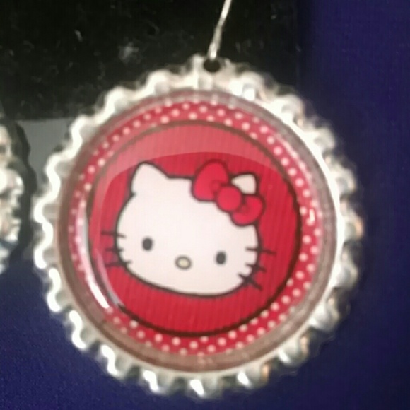 Hello Kitty bottle cap earrings - Picture 2 of 2