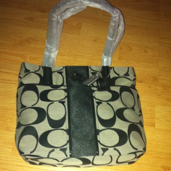 Coach purse. Never been used.
