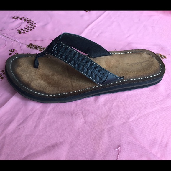 Black Strap Clarks Flip-Flops - Picture 3 of 4