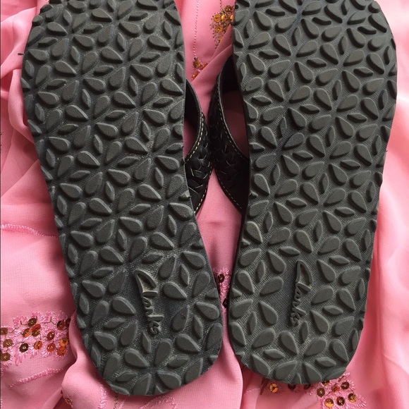 Black Strap Clarks Flip-Flops - Picture 4 of 4