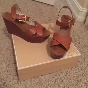 Michea Kors wedge