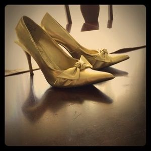 Gold Bow Pumps