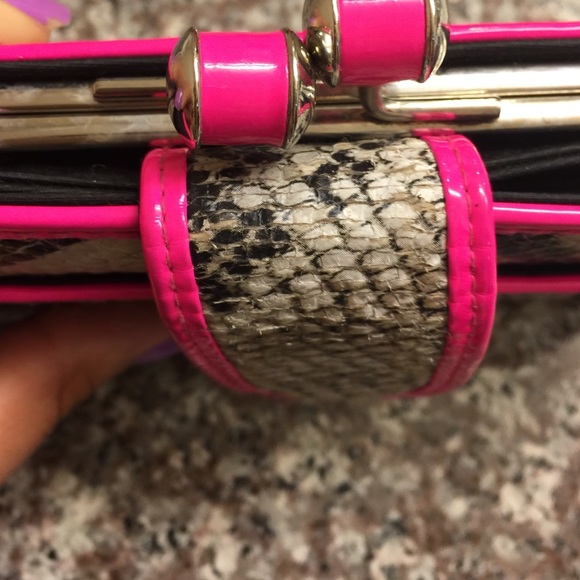 💥DONATED💥Hot pink snake print wallet - Picture 4 of 4