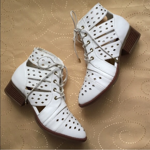 White Lace-Up Cut-Out Booties Size 6 - Picture 2 of 4