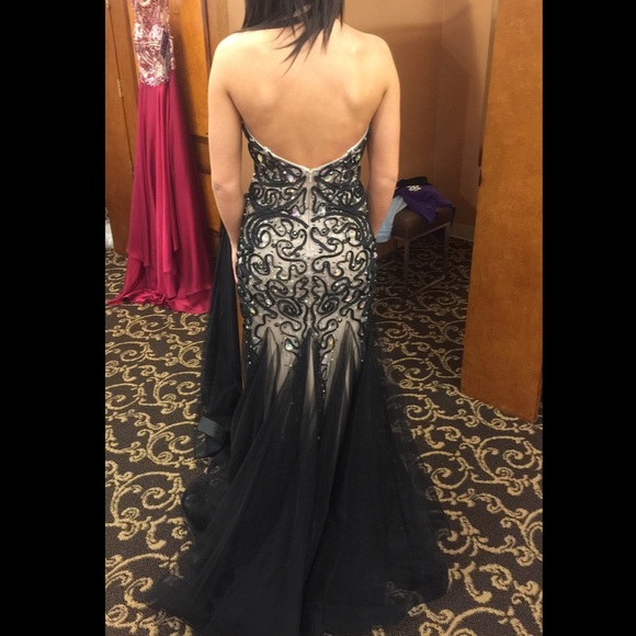 PROM DRESS - Picture 2 of 4