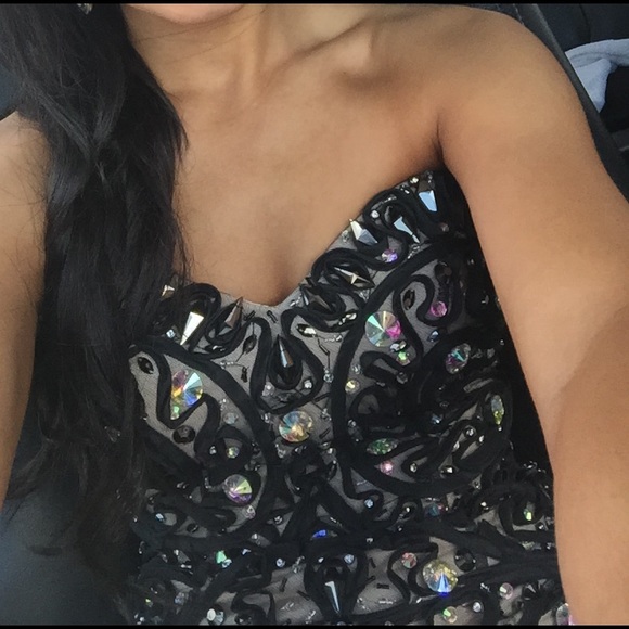 PROM DRESS - Picture 3 of 4