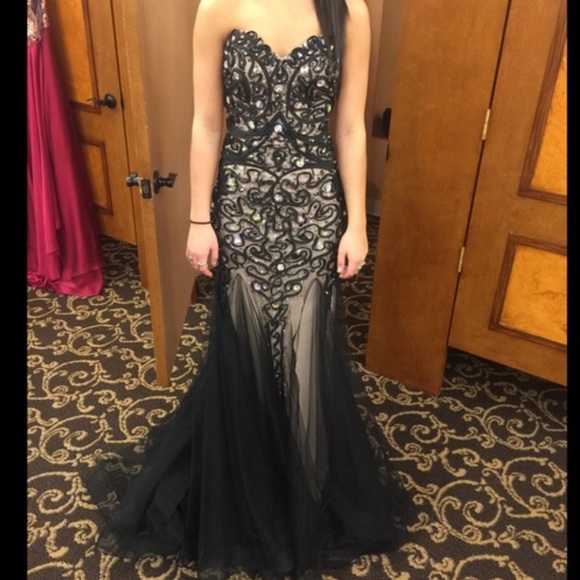 PROM DRESS - Picture 4 of 4
