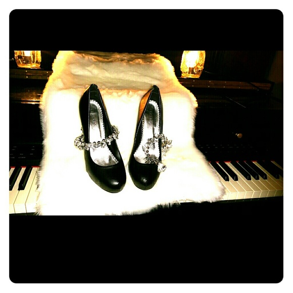 Black leather pumps