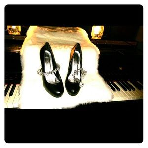 Black leather pumps