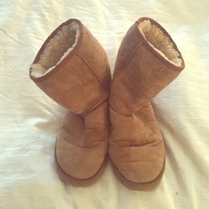 Chestnut UGGS size 8