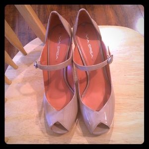 🎃FALL SALE🎃 Via Spiga nude peep toe pumps