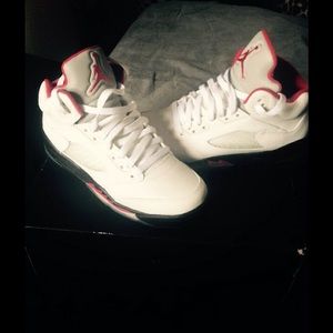 *Authentic* Air Jordan Retro 5 "FIREREDS"👟👟