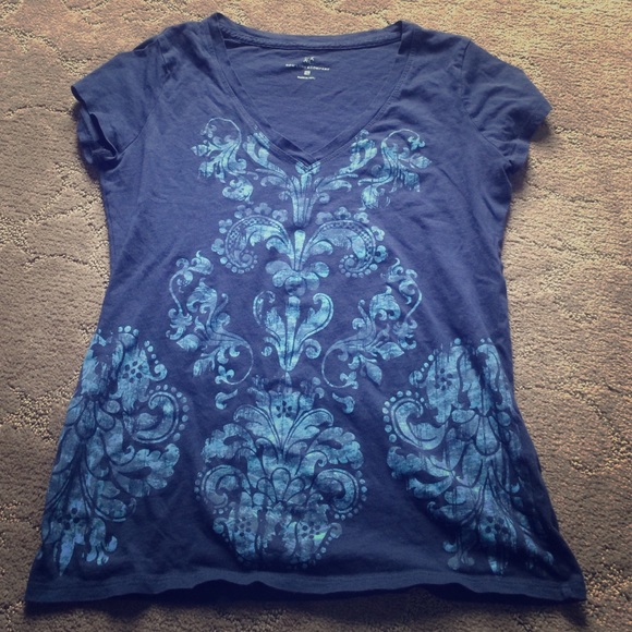 Blue v-neck T-shirt