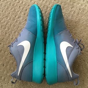 Women's Lavender/Teal ombré Roshe Run 1's, size 7