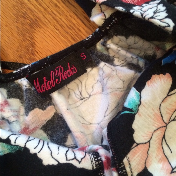 Motel Rocks crop top - Picture 2 of 3