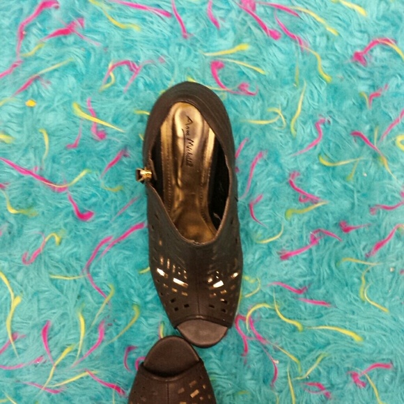 Shoes - Picture 4 of 4