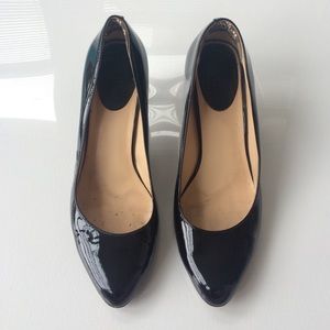 Cole Haan air black patent pumps