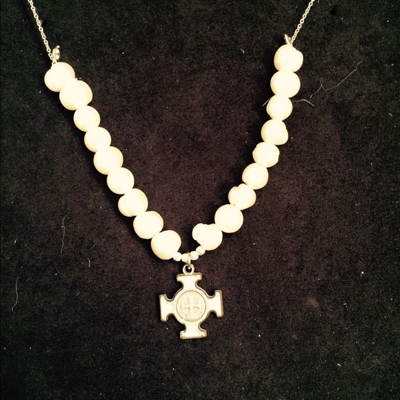 SOLD IN BUNDLE Crosses necklace with pearls