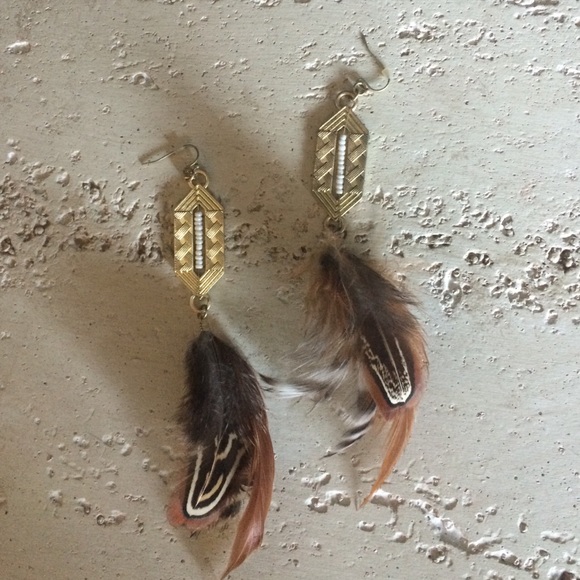 ***Feather Earring with Gold and Pearl***
