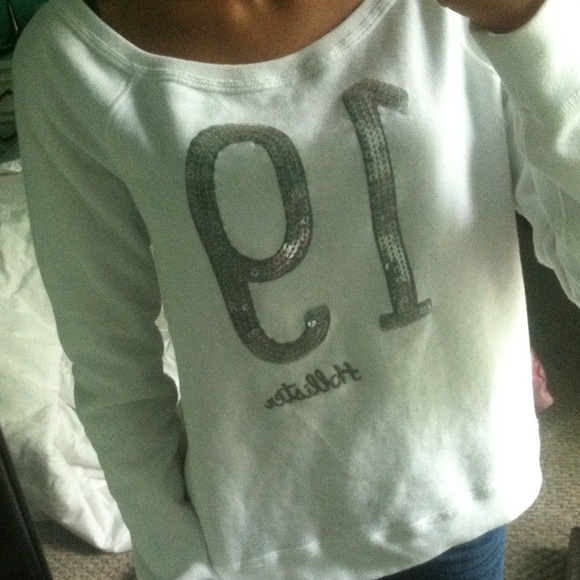 White Hollister Loose Fit Crew Sweatshirt Small