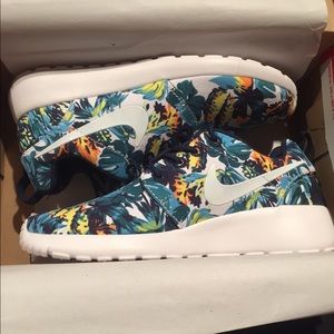 MORE SIZES Nike Roshe Run Jungle Rare Women & Mens