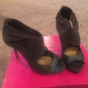 Grey Pumps