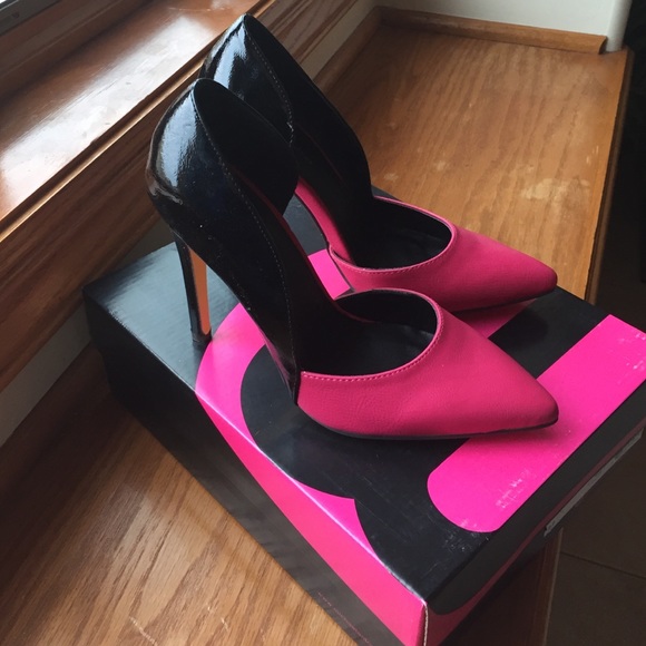 🎉🎉JUST REDUCED🎉🎉Michael Antonio heels - Picture 2 of 2