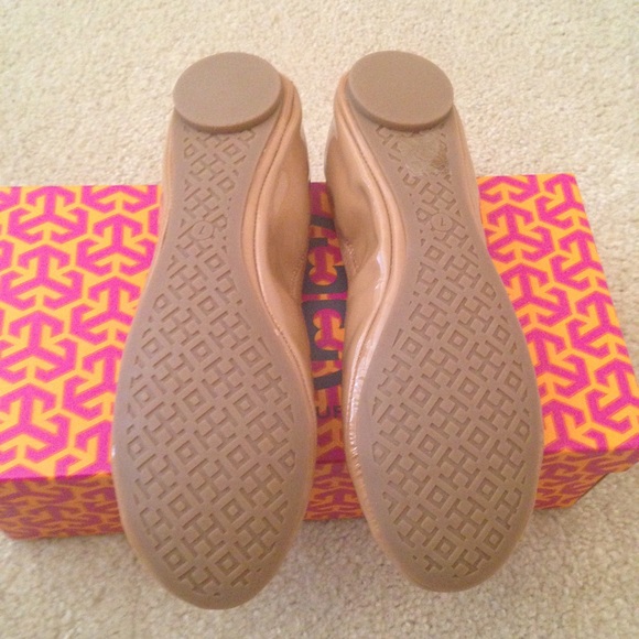⛔️Sold on Tradesy 100% Authentic Tory Burch flat🎉 - Picture 3 of 4