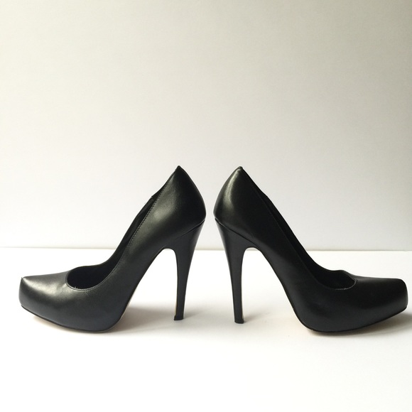 Black leather platform pumps by Bakers - Picture 3 of 4