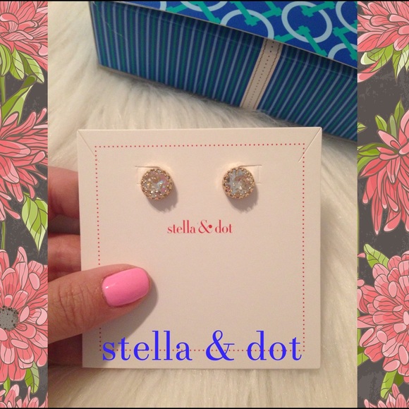 🎀Stella & Dot Nancy Gold Stud Earrings🎀