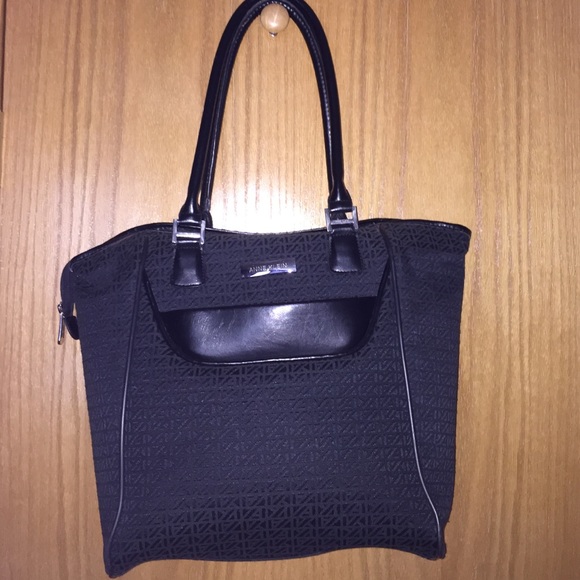Anne Klein Tote NEEDS TO GO!