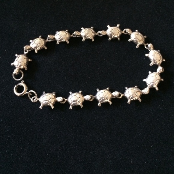 Unique Stealing Silver turtle bracelet.
