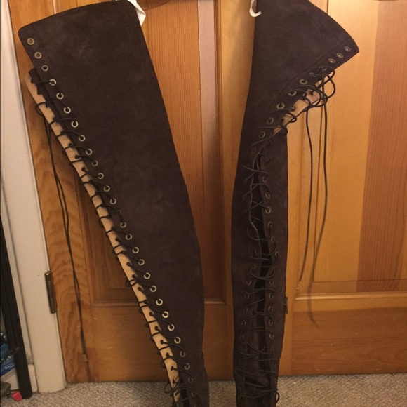 Alexander McQueenOver The Knee Boot in Merlot! 39 - Picture 3 of 4