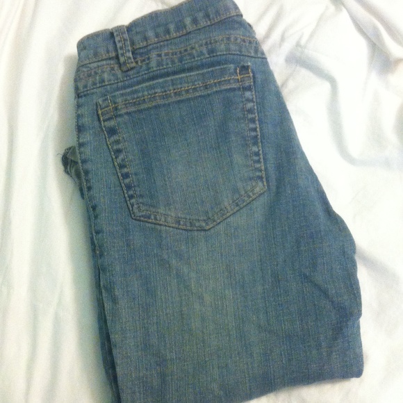 Daisy Fuentes Denim Capris Size 2 - Picture 1 of 2