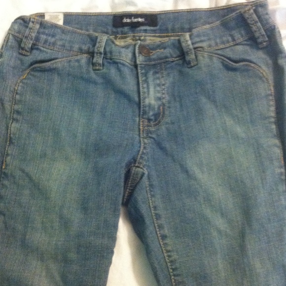 Daisy Fuentes Denim Capris Size 2 - Picture 2 of 2