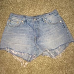 Distressed LEVI denim shorts